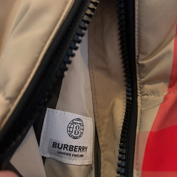 60% off! Authentic Burberry Reversible Recycled Nylon Re:Down® Puffer Jacket XXL - Picture 7 of 12